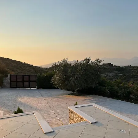 Village * Σαράντα