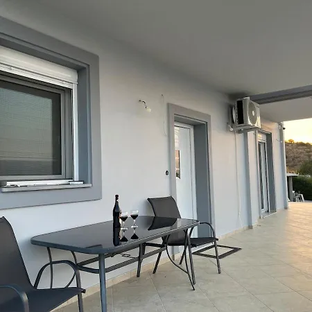 Apartment Village *