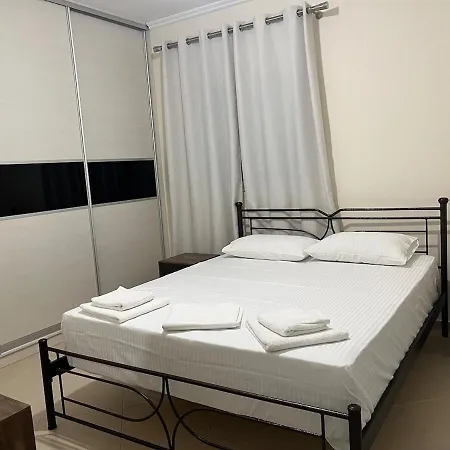 アパート Village Sarandë